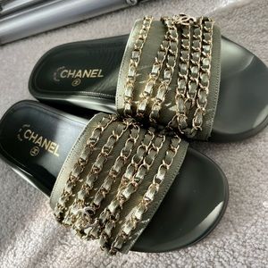 Chanel slides, beautiful gold chain detail